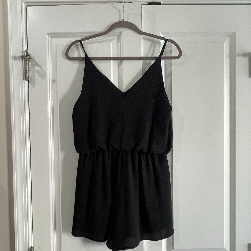 *NWOT* Sienna Sky V-Neck Romper